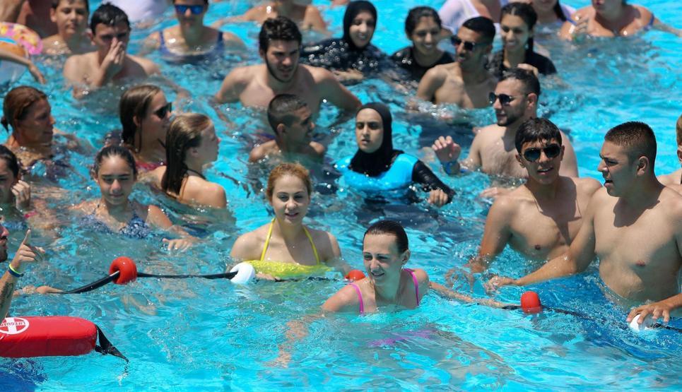 Antalyada havuzlar dolup taşıyor