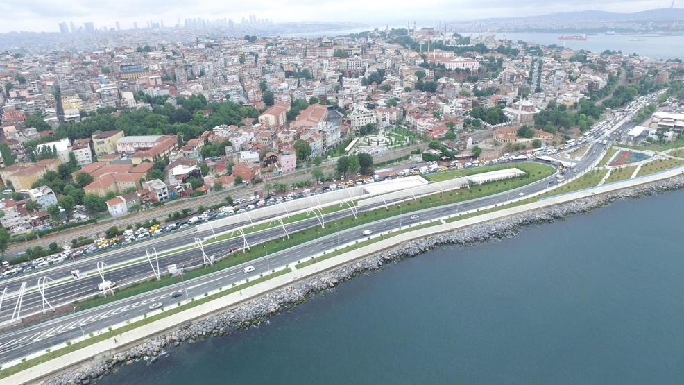 Yağmur nedeniyle kilometrelerce araç kuyrukları oluştu