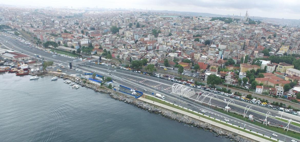 Yağmur nedeniyle kilometrelerce araç kuyrukları oluştu