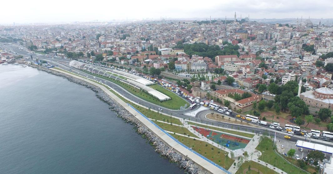 Yağmur nedeniyle kilometrelerce araç kuyrukları oluştu