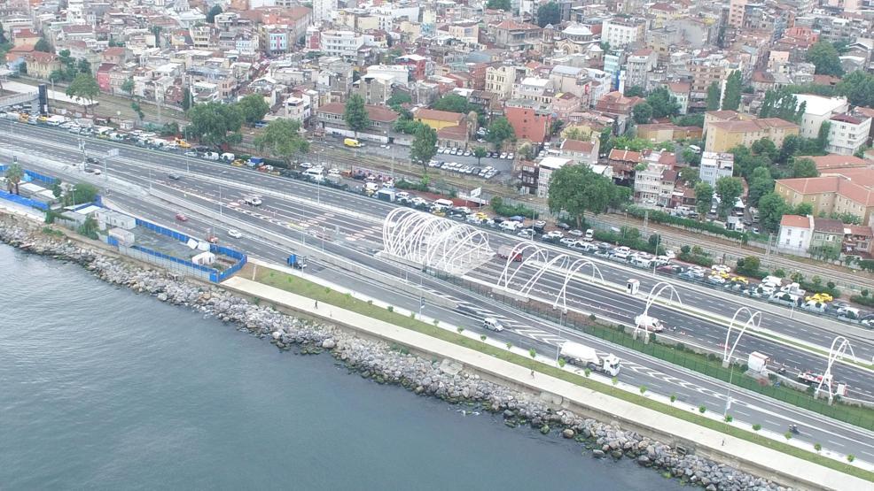 Yağmur nedeniyle kilometrelerce araç kuyrukları oluştu