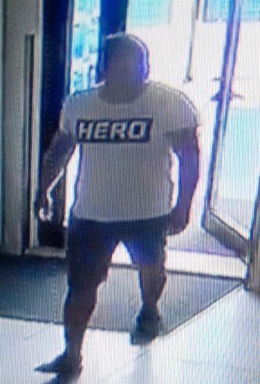 Antalyada HERO tişörtü giyen garsona gözaltı
