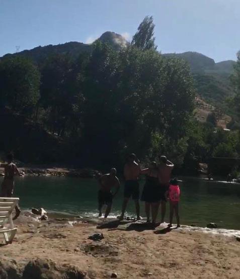 Pülümürde yüzenler büyük panik yaşadı