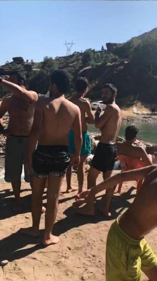 Pülümürde yüzenler büyük panik yaşadı