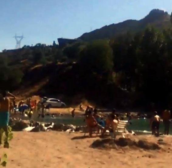 Pülümürde yüzenler büyük panik yaşadı