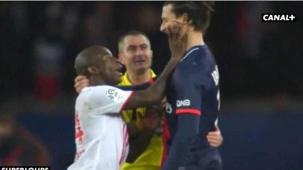 İbrahimovici yere deviren adam Sparta Pragda