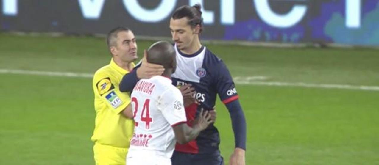 İbrahimovici yere deviren adam Sparta Pragda