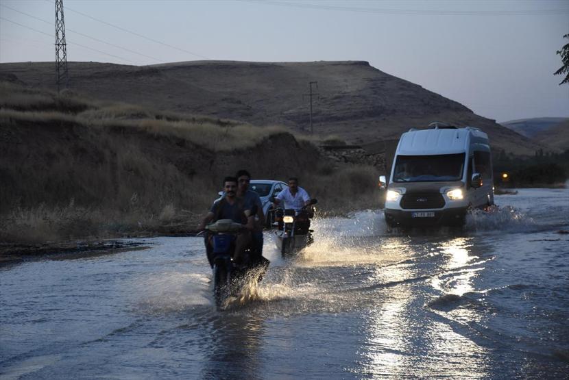 Su şebekesi patladı, Nusaybin Venedike döndü