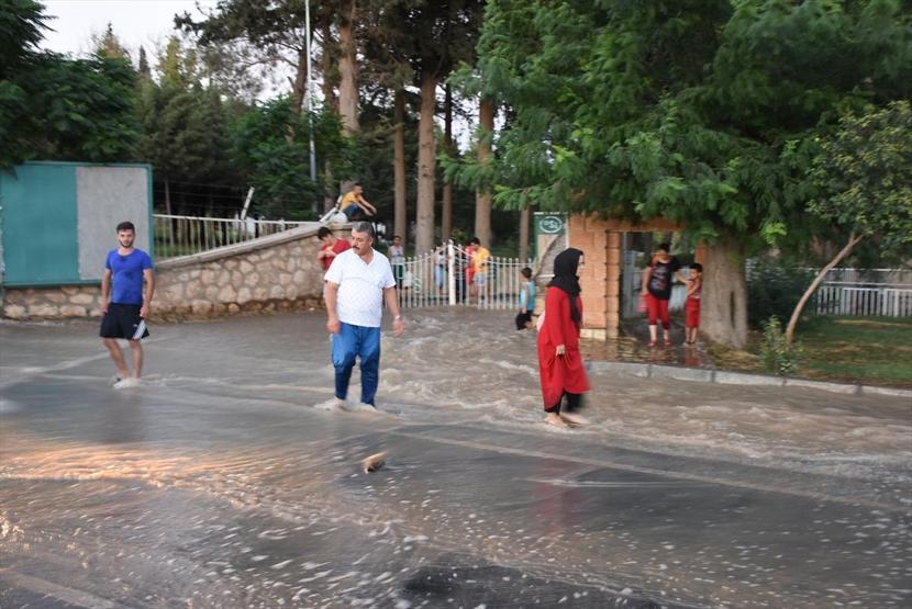 Su şebekesi patladı, Nusaybin Venedike döndü