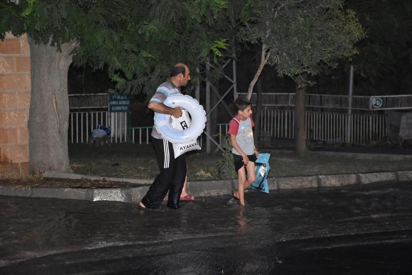 Su şebekesi patladı, Nusaybin Venedike döndü