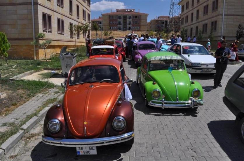 Vosvoslar düğün konvoyu oldu