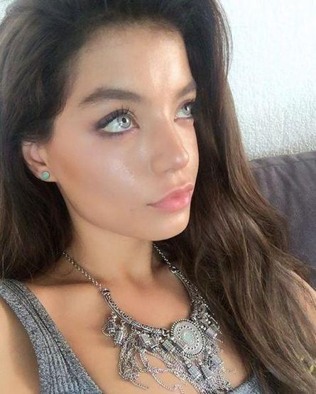 Buse Narcının Bodrum tatili