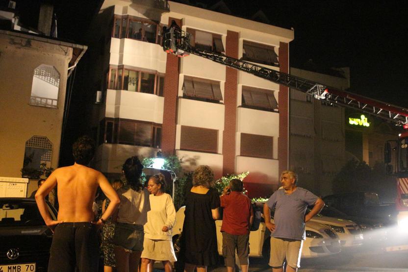 Etilerde yangın paniği: 7 kişi ve evcil hayvanlar kurtarıldı