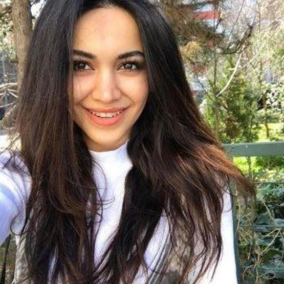 Merve Boluğur ve Şilan Makal güzel havanın tadını çıkardı