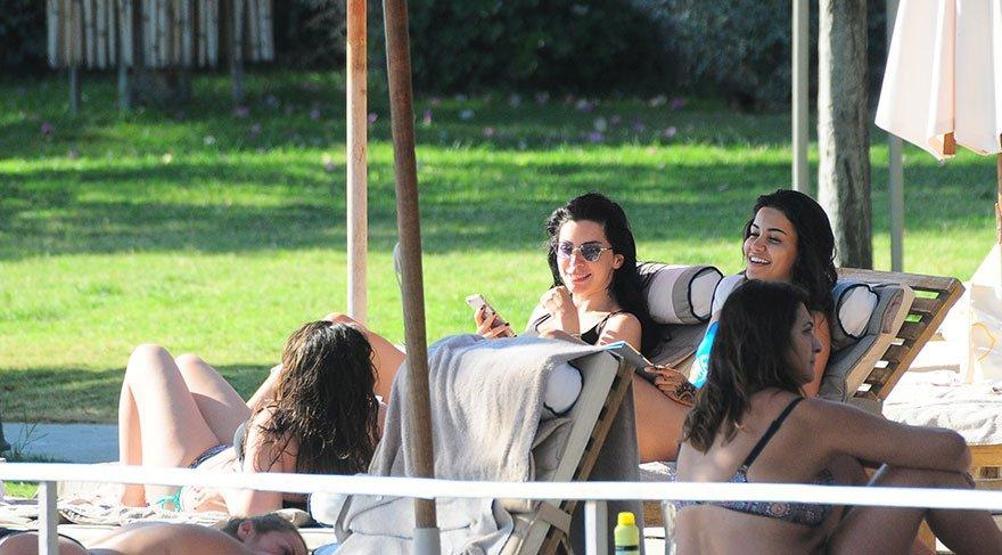 Merve Boluğur ve Şilan Makal güzel havanın tadını çıkardı
