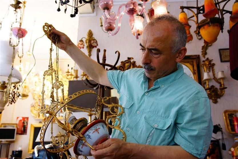 Konsolosluklar, saraylar, köşkler... İşte o görkemli avizelerin ardındaki el