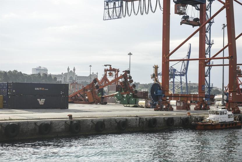 Fırtına ve sağanağın ardından Haydarpaşa Limanı