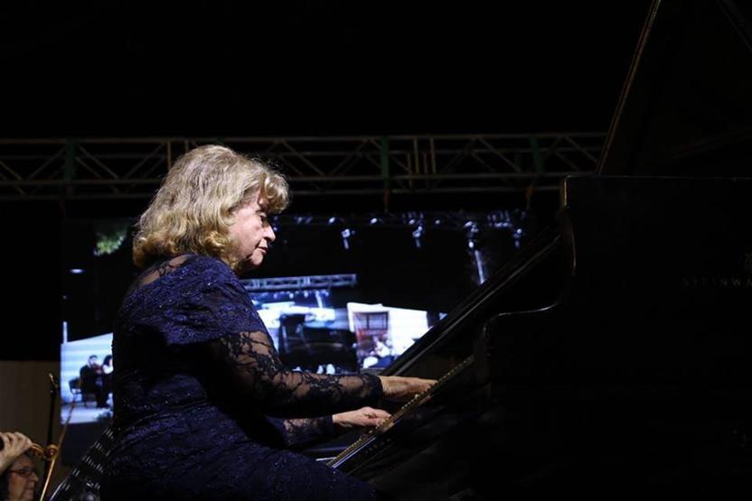 Ünlü piyanist İdil Biretten Kuşadasında muhteşem konser
