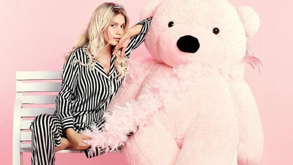 Aleyna Tilkinin Sen Olsan Bari klibi Britney Spears’ın taklidi mi