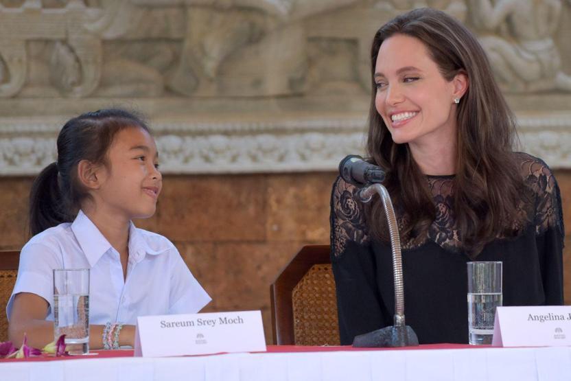 Angelina Jolie çocukları sömürdüğü iddialarını yalanladı