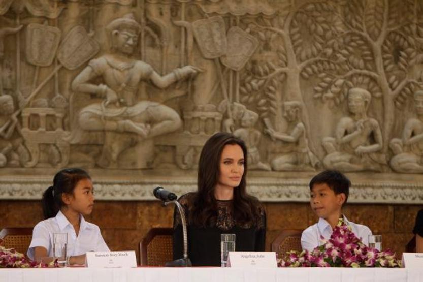 Angelina Jolie çocukları sömürdüğü iddialarını yalanladı