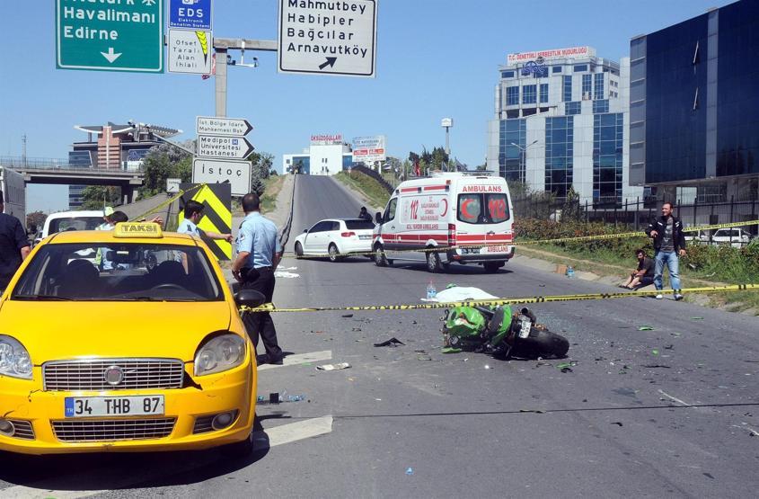 TEMde feci kaza Hatalı şerit değiştiren taksi motosikletlinin ölümüne neden oldu