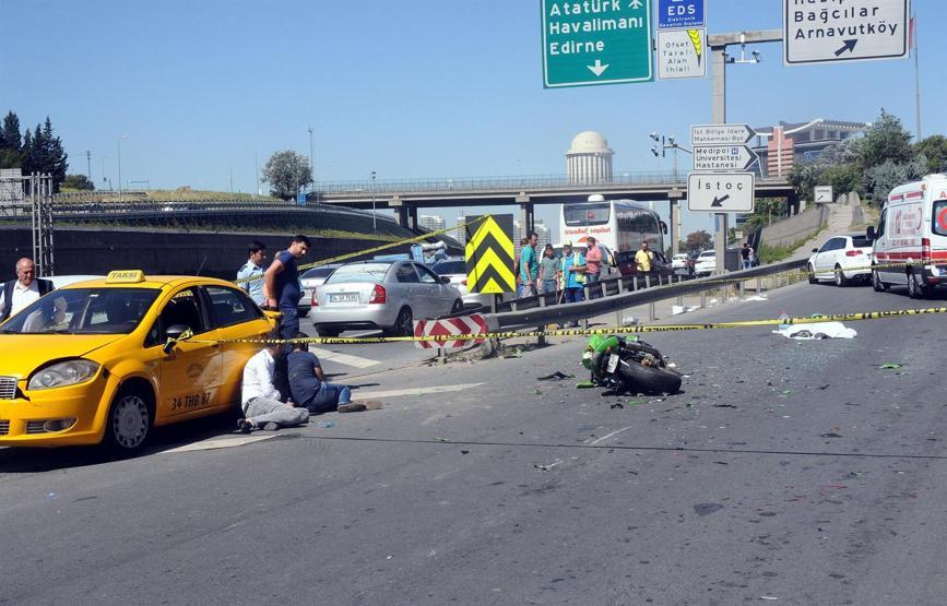 TEMde feci kaza Hatalı şerit değiştiren taksi motosikletlinin ölümüne neden oldu