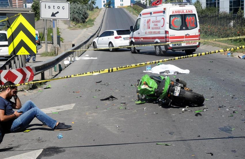 TEMde feci kaza Hatalı şerit değiştiren taksi motosikletlinin ölümüne neden oldu