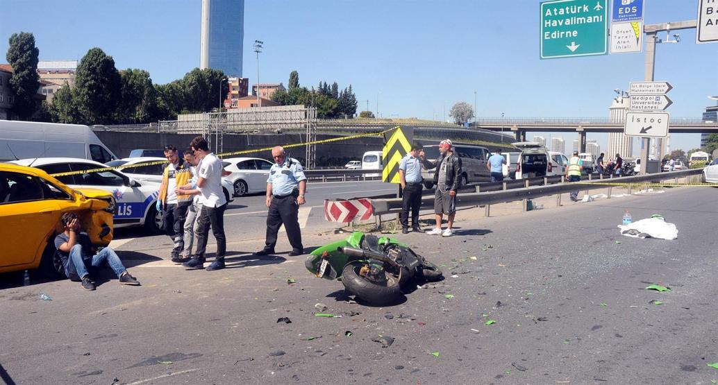 TEMde feci kaza Hatalı şerit değiştiren taksi motosikletlinin ölümüne neden oldu