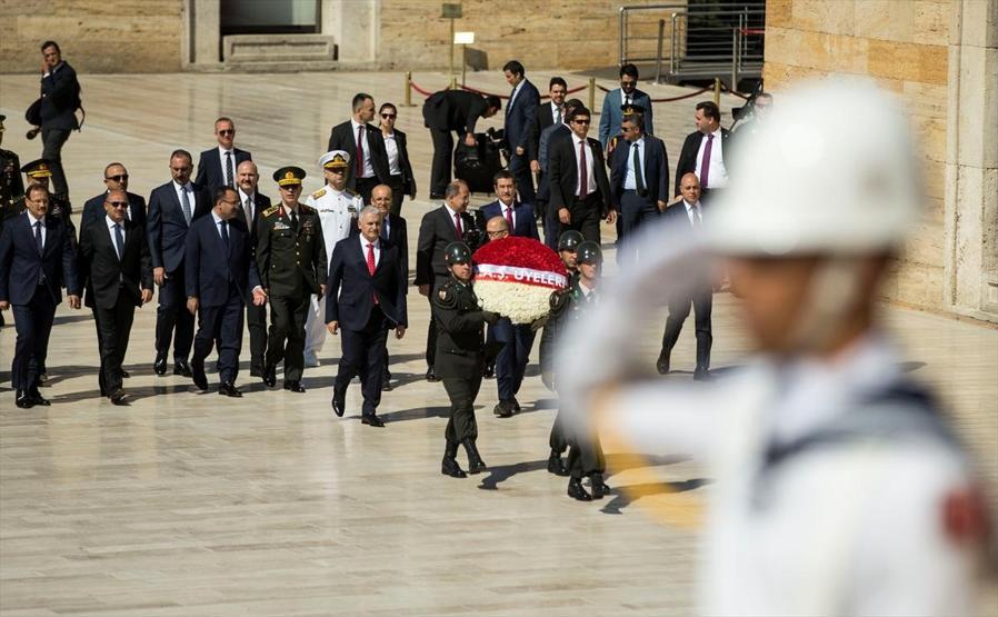 YAŞ üyeleri Anıtkabiri ziyaret etti