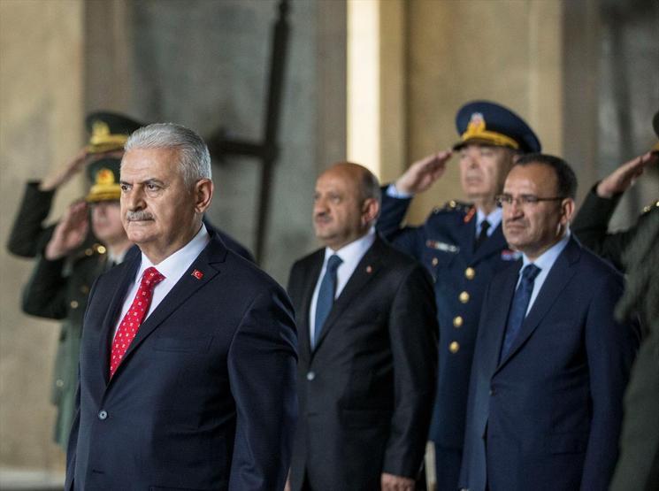 YAŞ üyeleri Anıtkabiri ziyaret etti