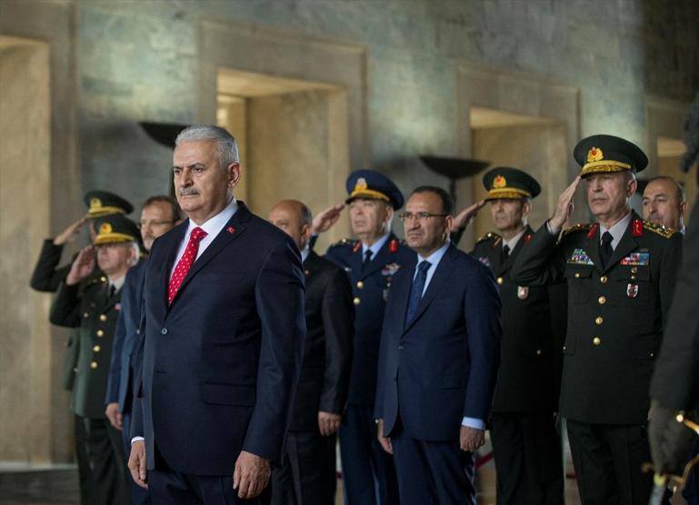 YAŞ üyeleri Anıtkabiri ziyaret etti