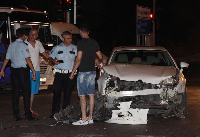 Antalya Kemerde kaza: 3 yaralı