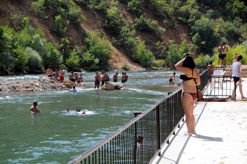 Ege ya da Akdenize değil Munzur Çayına akın ettiler