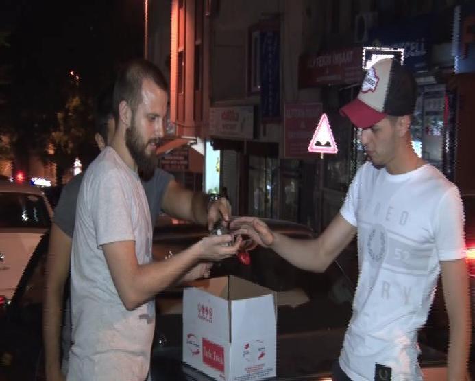 Yaralı buldukları kuş bakın ne çıktı