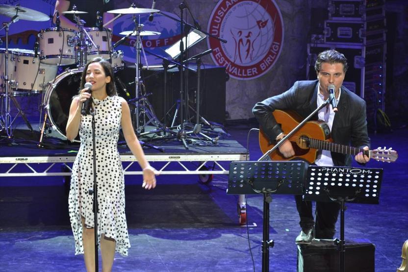 Ünlü isimler Kayahan için şarkı söyledi