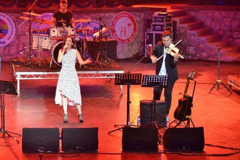 Ünlü isimler Kayahan için şarkı söyledi