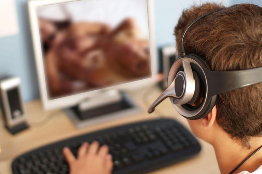 Ne kadar erken porno, o kadar cinsiyetçi erkek