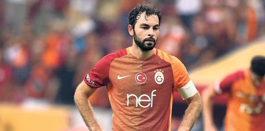 Selçuk İnan kalıyor