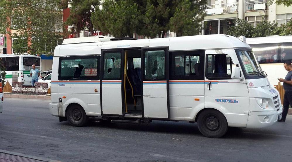 Trafikte yol verme kavgası trafiği kilitledi