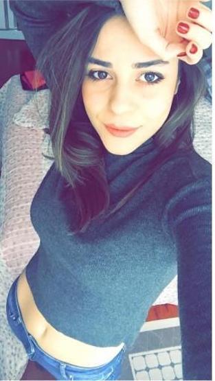 Kalp Atışının Esması Burcu Türünz kimdir