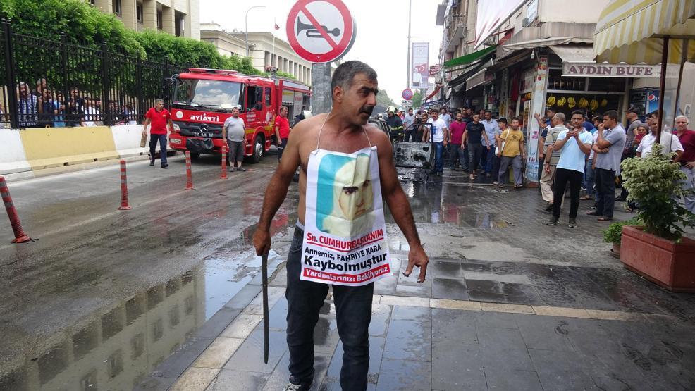 Adliye önünde kamyonetini yaktı