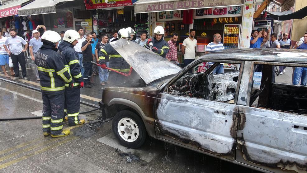 Adliye önünde kamyonetini yaktı