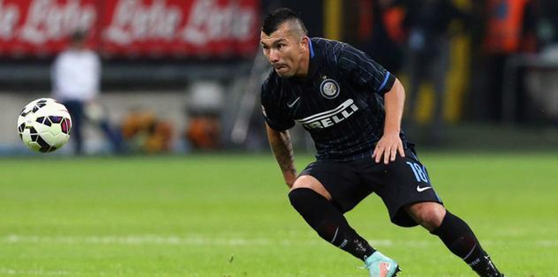 Beşiktaşta savunma hattı arayışı: Medel Beşiktaşa Tamam dedi