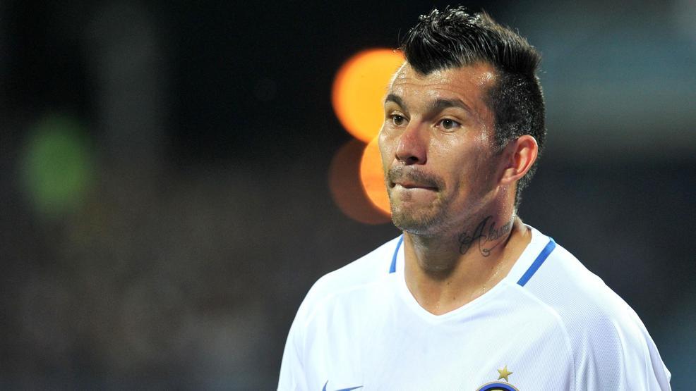 Beşiktaşta savunma hattı arayışı: Medel Beşiktaşa Tamam dedi