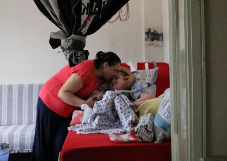 SMA hastası Mehmetin hayatı ilaca bağlı