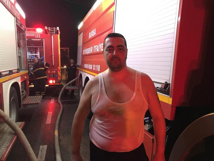 Sitede çıkan çatı yangınını gördü, faciayı önledi