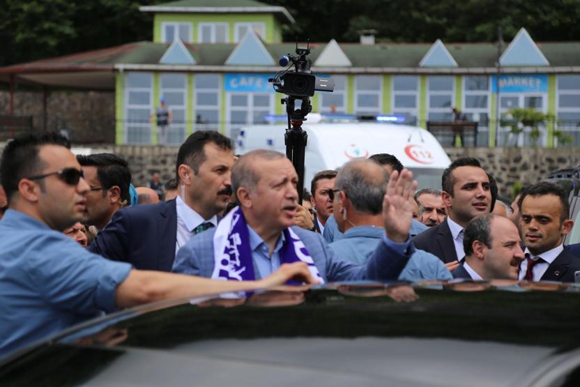 Cumhurbaşkanı Erdoğan’dan Sarp Sınır Kapısı’nda inceleme