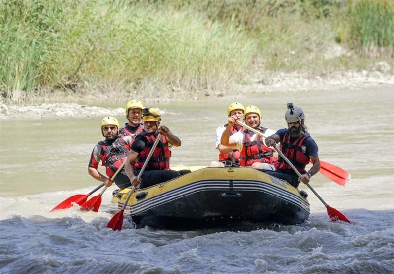 Rafting heyecanını Kelkit Çayı’nda yaşıyorlar
