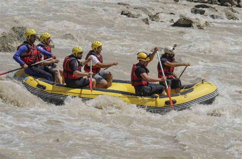 Rafting heyecanını Kelkit Çayı’nda yaşıyorlar
